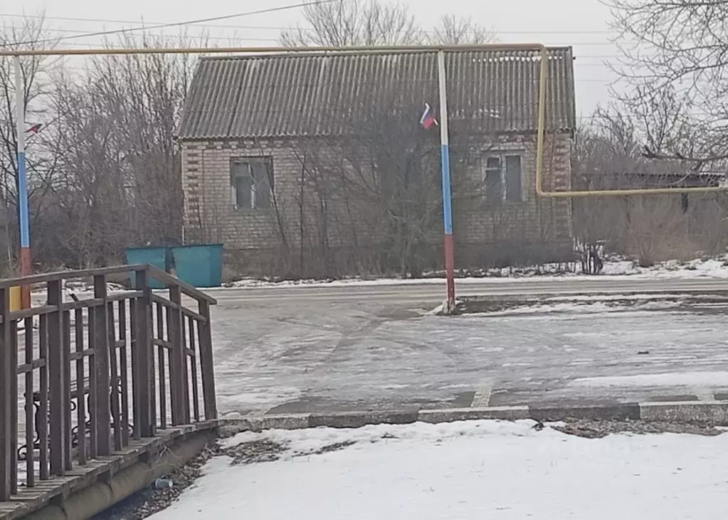 Дом в Воронежская область, Богучарский район, Луговское с/пос, с. ... - Фото 1