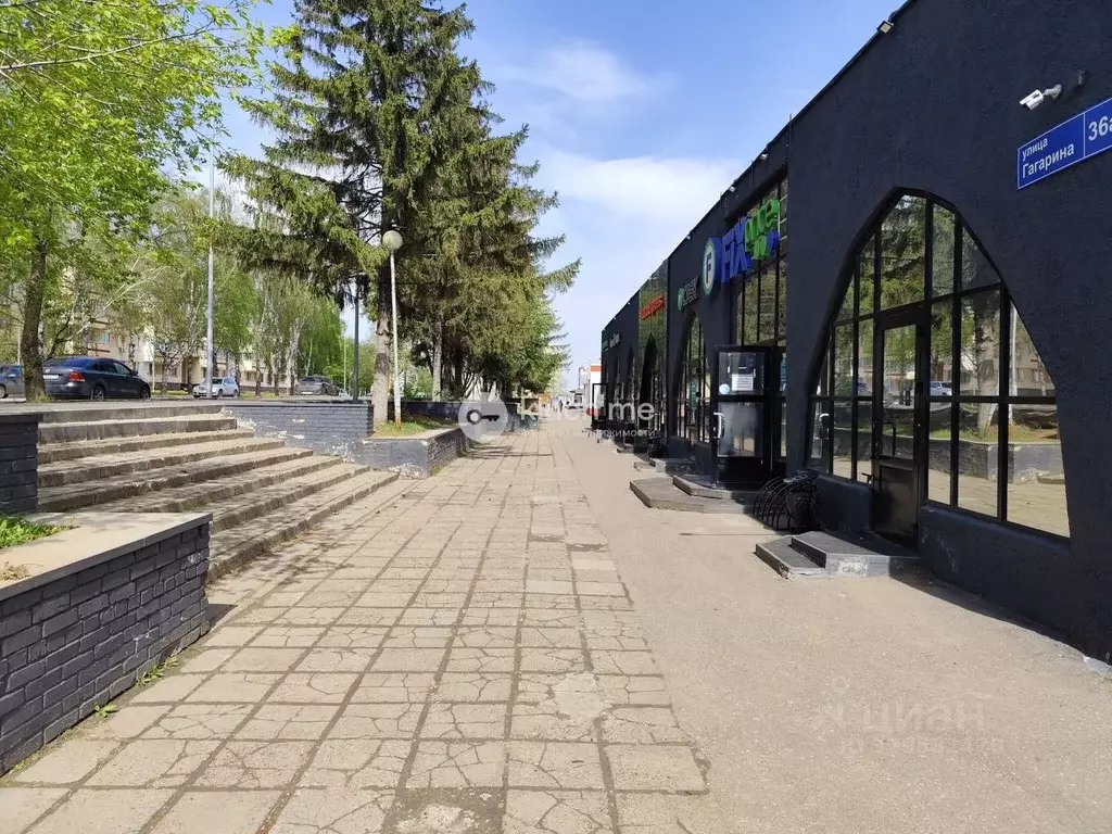 Торговая площадь в Татарстан, Нижнекамск ул. Гагарина, 36 (89 м) - Фото 1