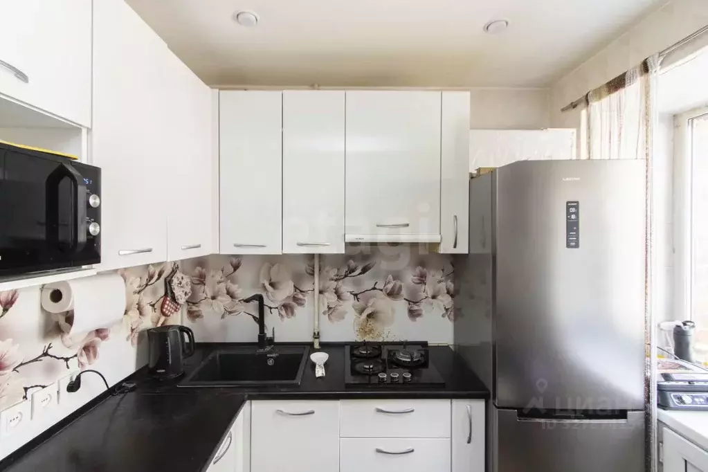 2-к кв. Тюменская область, Тюмень Одесская ул., 43 (44.7 м) - Фото 1