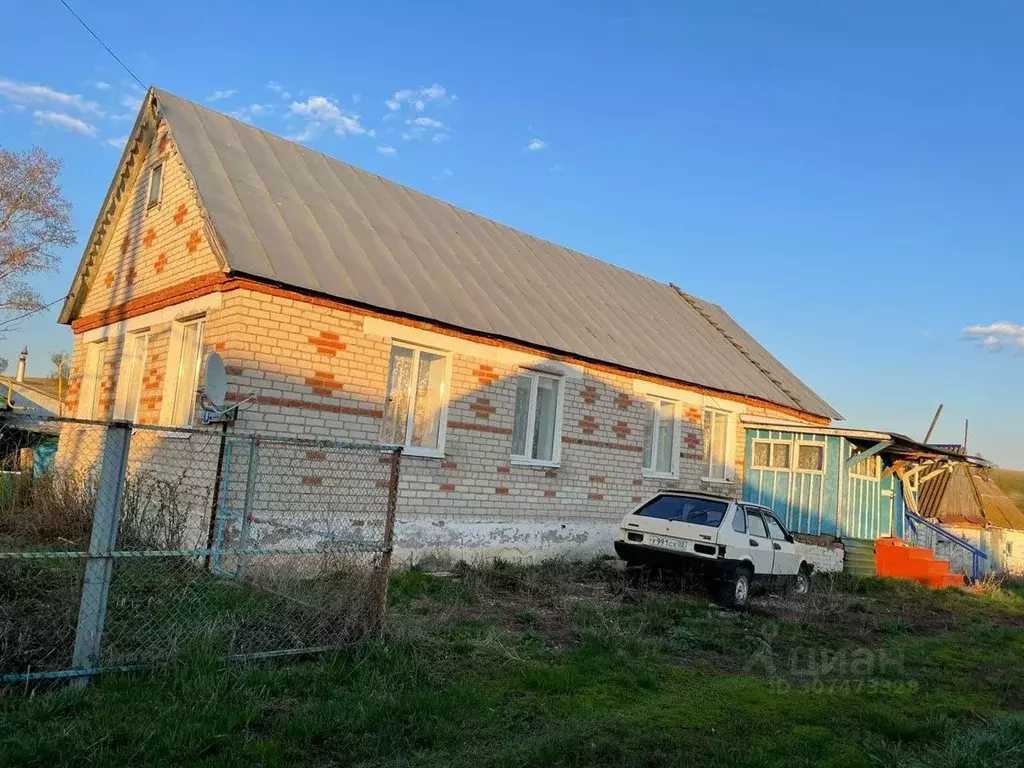 Дом в Башкортостан, Стерлибашевский район, Бузатовский сельсовет, д. ... - Фото 1