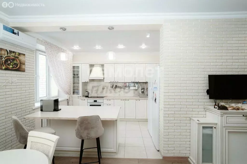 3-комнатная квартира: Омск, улица Крупской, 14к4 (90 м) - Фото 1