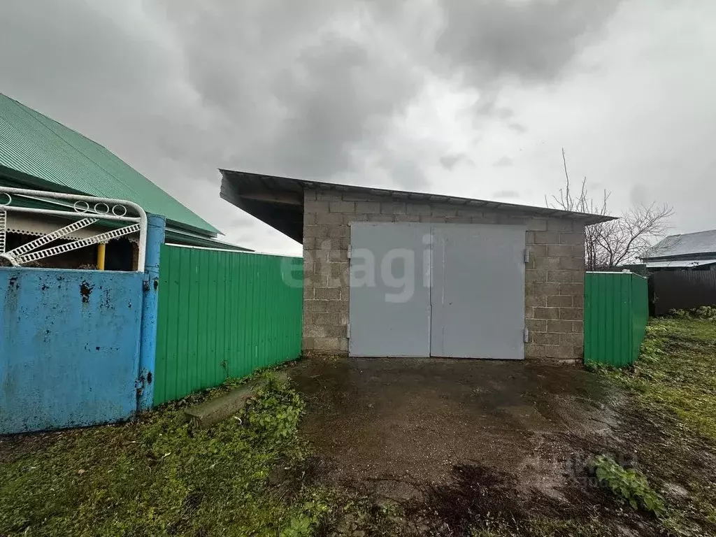 Дом в Башкортостан, Ишимбайский район, Ишеевский сельсовет, д. ... - Фото 2