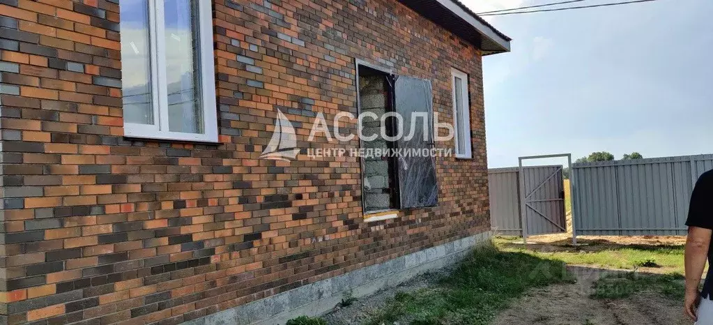 Дом в Омская область, Омский район, с. Усть-Заостровка ул. Сиреневая, ... - Фото 0