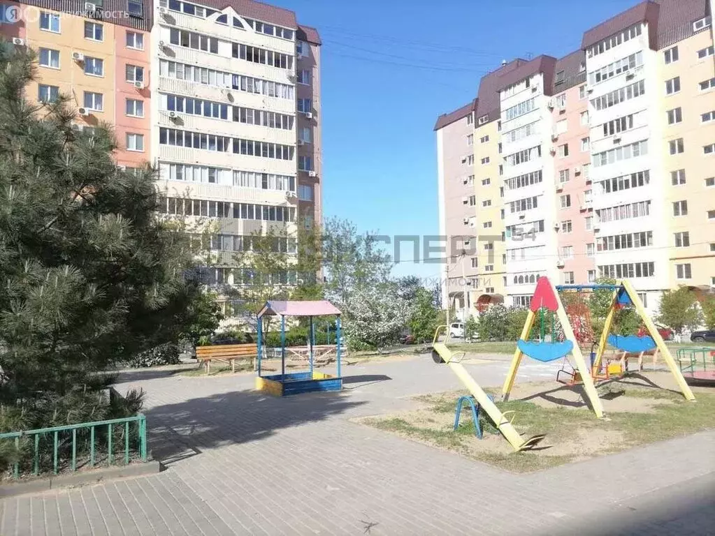 3-комнатная квартира: Волгоград, улица Маршала Воронова, 6 (69.6 м) - Фото 1