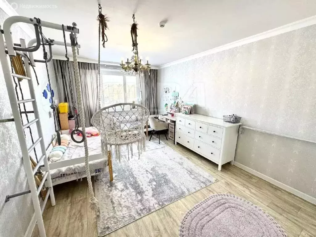 3-комнатная квартира: Тюмень, улица Федюнинского, 62 (86 м) - Фото 1