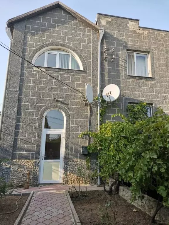 Дом в Крым, Сакский район, с. Молочное ул. Коростенская, 21 (213 м) - Фото 2