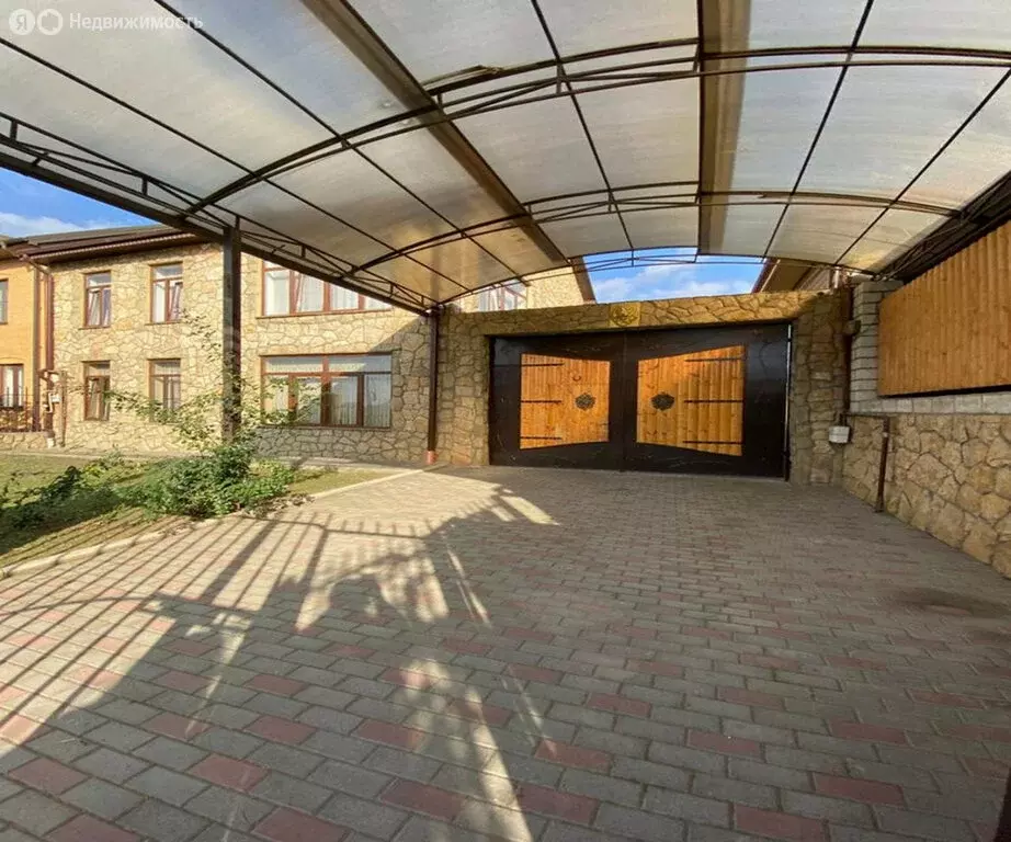 Дом в село Гизель, улица Кирова, 37Б (260 м) - Фото 1