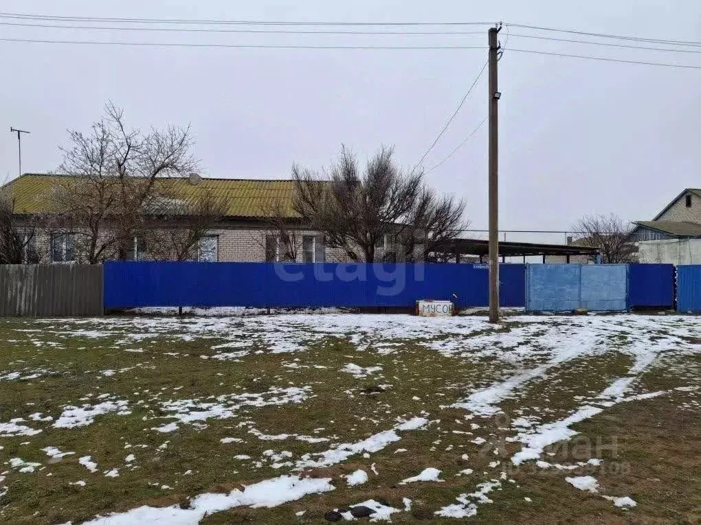 Дом в Калмыкия, Малодербетовский район, с. Тундутово ул. Городовикова, ... - Фото 1