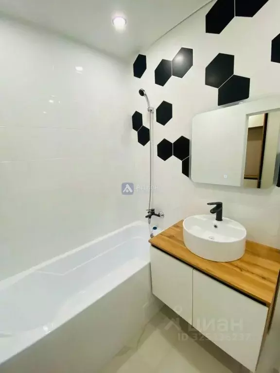 Студия Тюменская область, Тюмень ул. Вице-адмирала Воронцова, 7 (25.0 ... - Фото 2