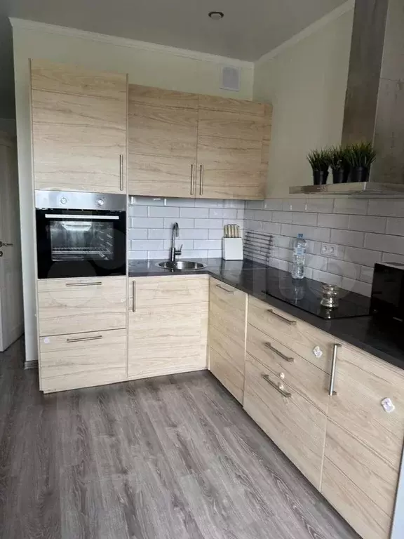 2-к. квартира, 73 м, 7/25 эт. - Фото 1
