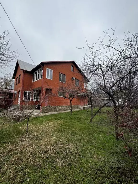 Дом в Краснодарский край, Краснодар бул. Строителей, 30 (216 м) - Фото 1