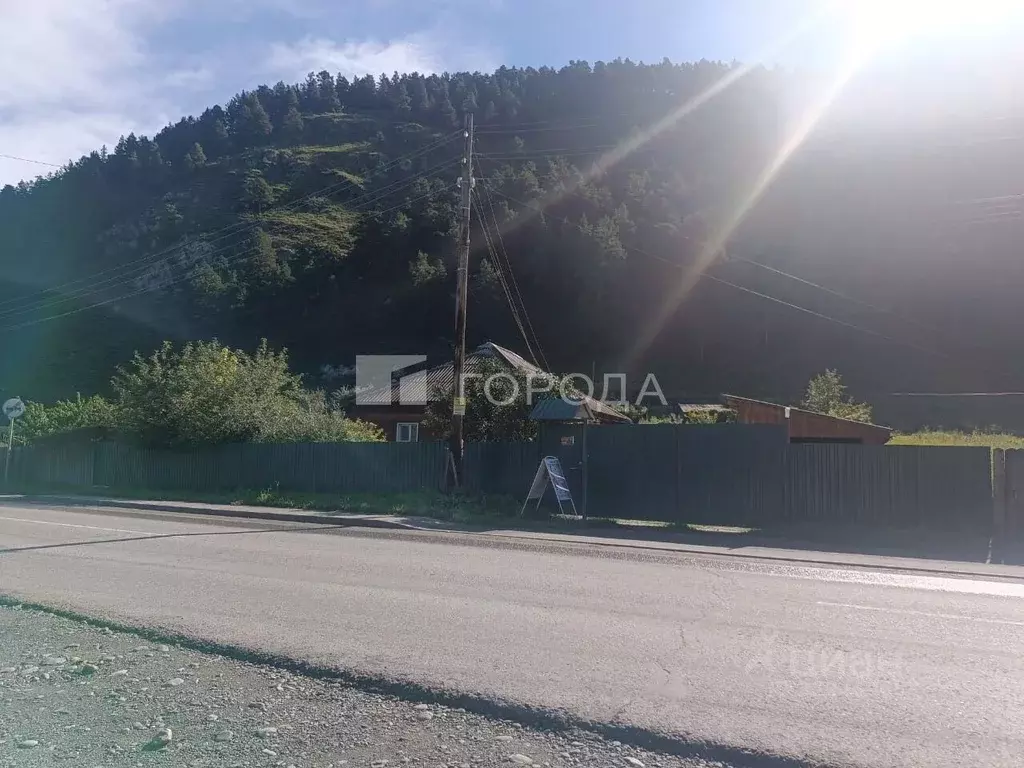 Дом в Алтай, Чемальский район, Элекмонарское с/пос, с. Элекмонар ул. ... - Фото 1