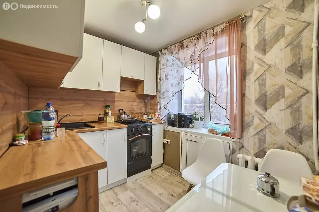 3-комнатная квартира: Стерлитамак, улица Ибрагимова, 18 (50 м) - Фото 1
