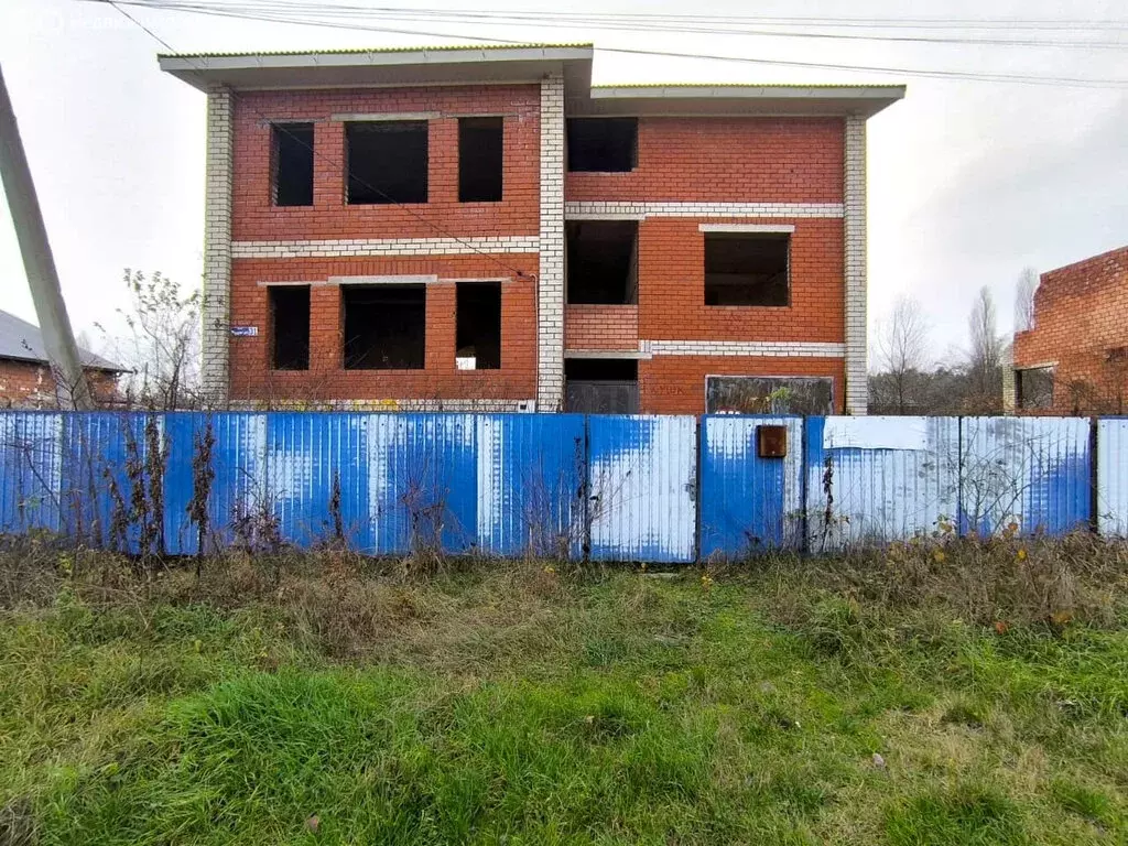 Дом в Апшеронск, Радужная улица (273.3 м) - Фото 1