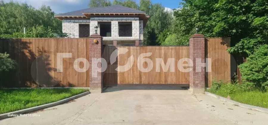 Дом 250 м на участке 10 сот. - Фото 0