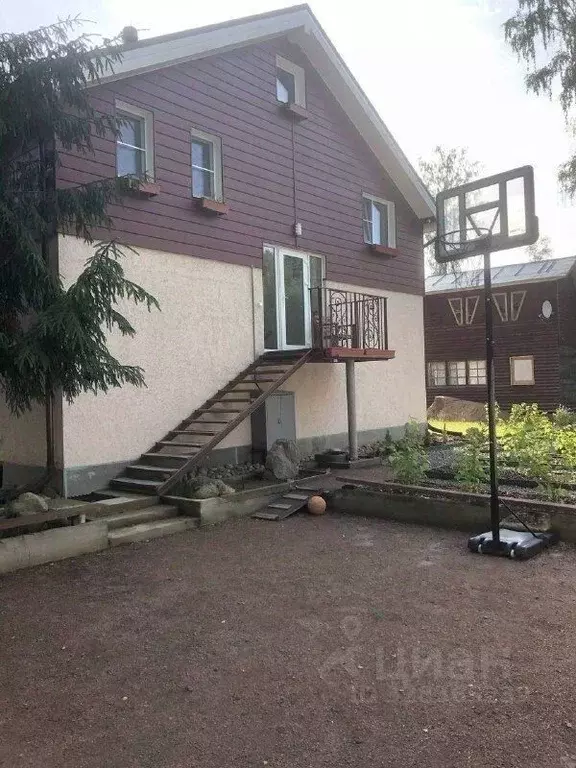 Дом в Ленинградская область, Выборгский район, Рощинское городское ... - Фото 2