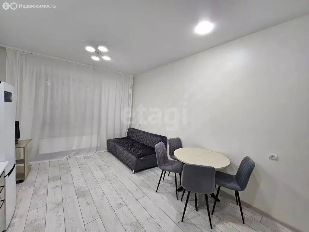3-комнатная квартира: Абакан, улица Генерала Тихонова, 6 (58.2 м) - Фото 0