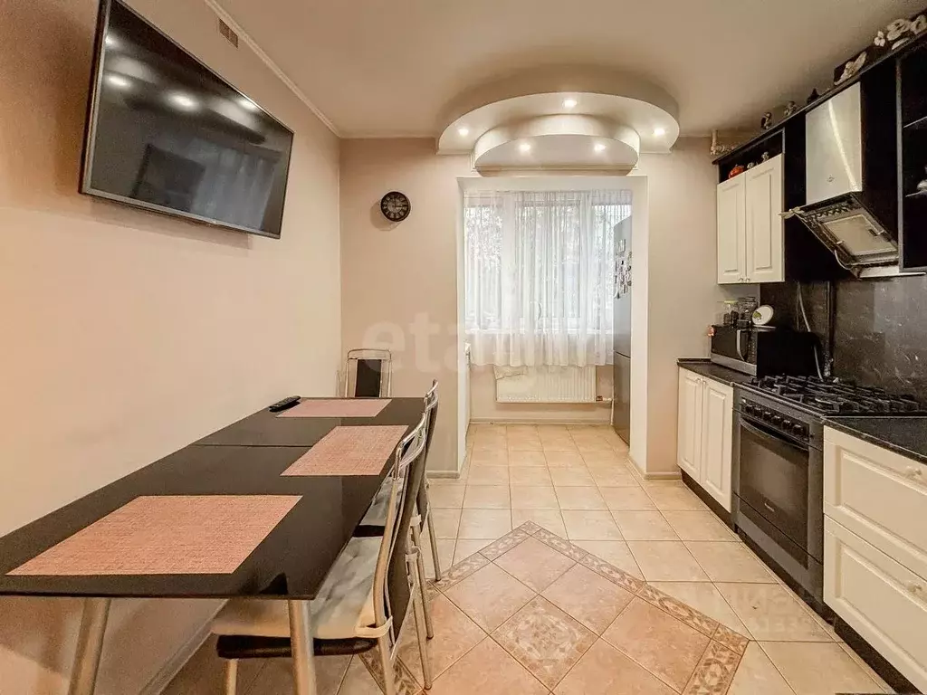 2-к кв. Псковская область, Псков Петровская ул., 12 (53.1 м) - Фото 2