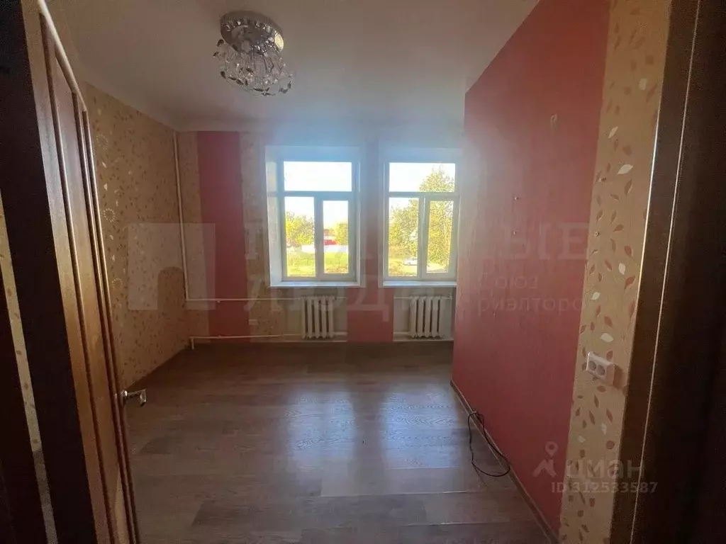 3-к кв. Новгородская область, Боровичи 1 Мая пл., 1 (64.5 м) - Фото 1