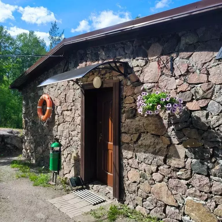 Дом в Ленинградская область, Выборгский район, Каменногорское ... - Фото 1