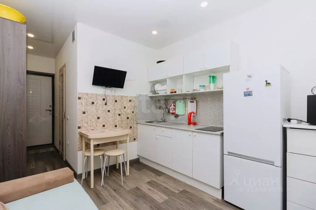 Студия Тюменская область, Тюмень ул. Новоселов, 107к2 (18.0 м) - Фото 1