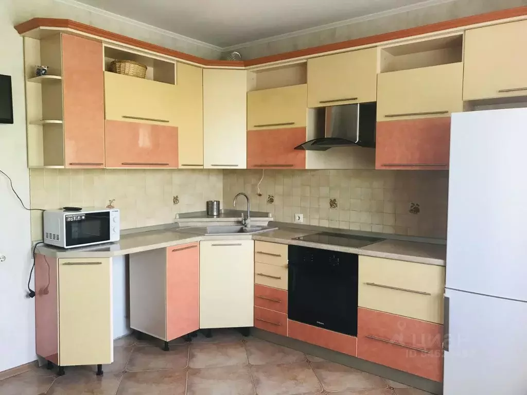 2-к кв. Брянская область, Брянск Бежицкая ул, 1к4 (88.0 м) - Фото 0