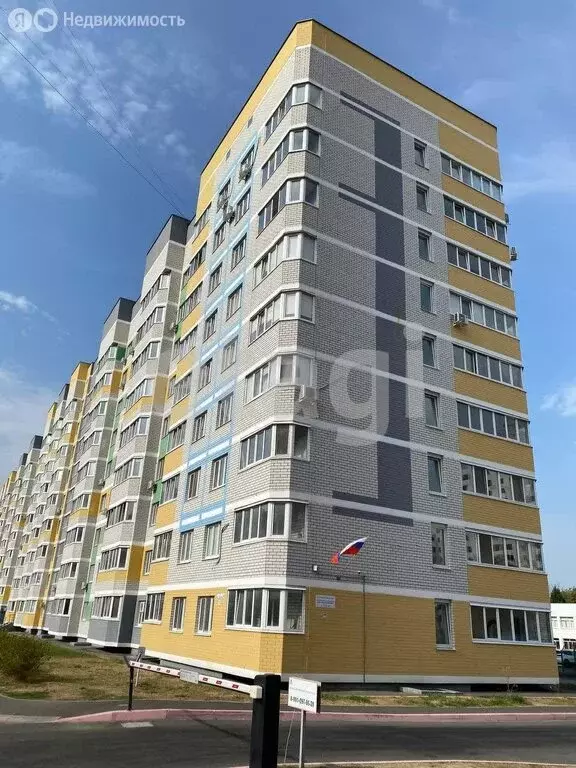 3-комнатная квартира: Брянск, улица имени О.Н. Строкина, 6 (30792.7 м) - Фото 1