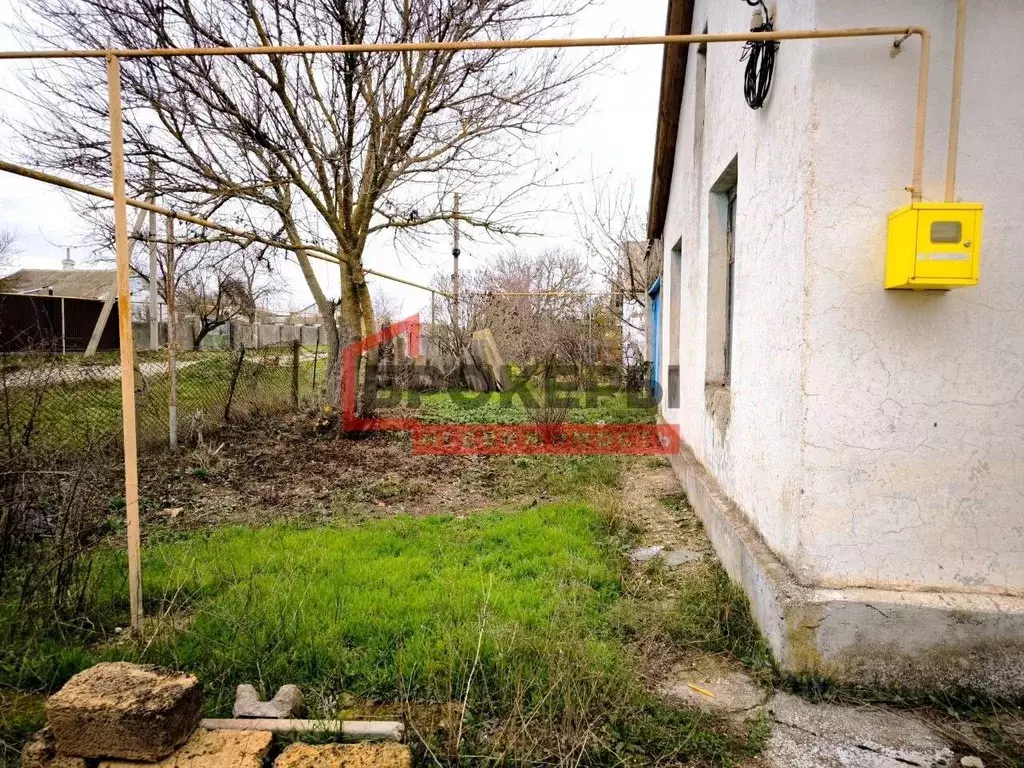 Дом в Крым, Сакский район, Митяевское с/пос, с. Листовое ул. ... - Фото 2