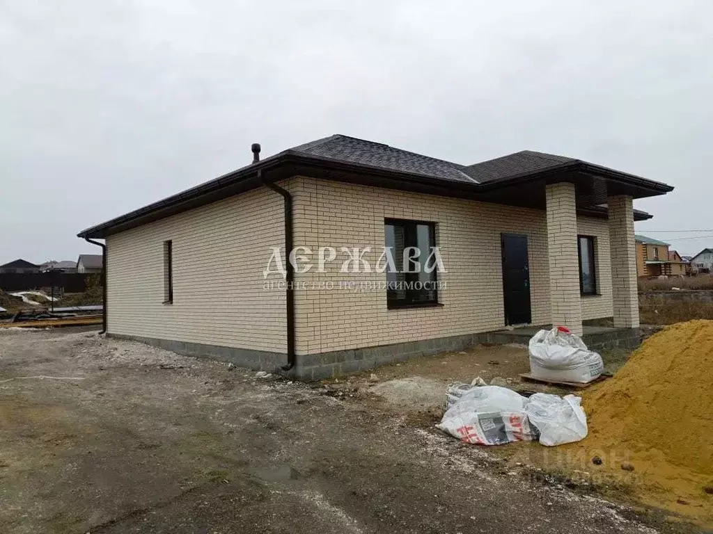 Дом в Белгородская область, Старооскольский городской округ, с. ... - Фото 1