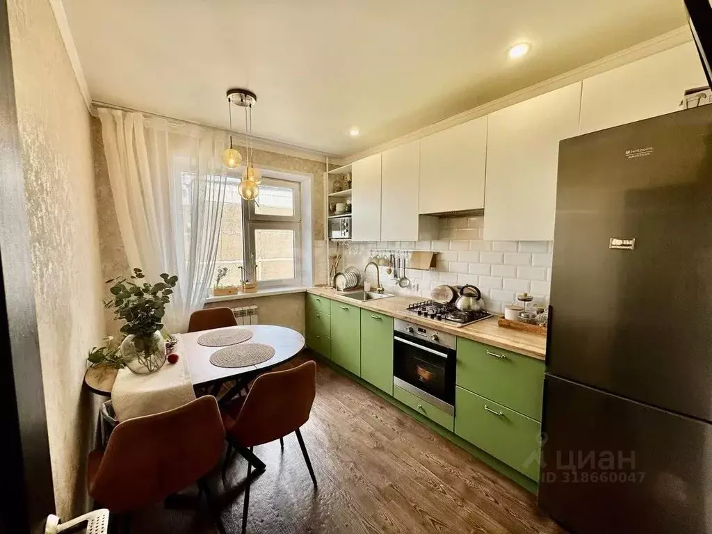 4-к кв. Курская область, Курск ул. Крюкова, 16 (68.7 м) - Фото 0