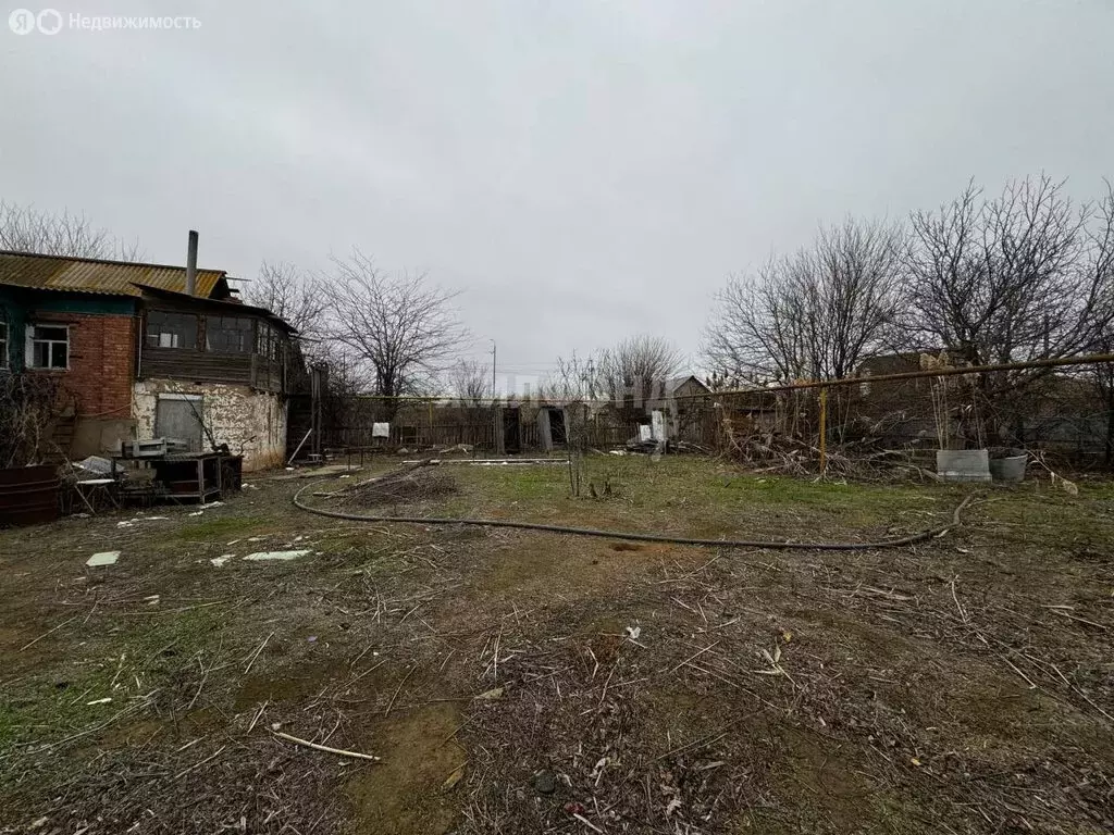 Дом в Икрянинский район, рабочий посёлок Красные Баррикады, улица ... - Фото 0