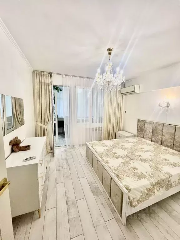 3-к кв. Краснодарский край, Сочи Центральный мкр, ул. Роз, 31 (82.0 м) - Фото 0