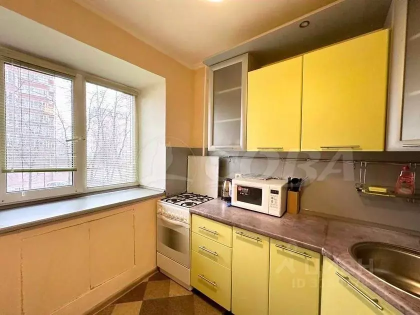 3-к кв. Тюменская область, Тюмень ул. Салтыкова-Щедрина, 3 (43.0 м) - Фото 0