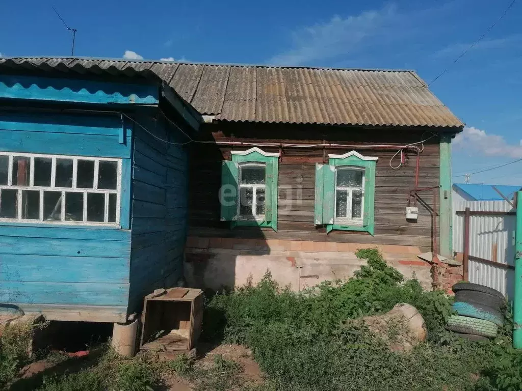 Дом в Саратовская область, Энгельсский район, Красноярское ... - Фото 0