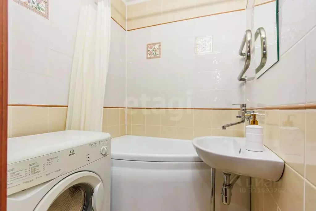 2-к кв. Тюменская область, Тюмень ул. Баумана, 112 (45.8 м) - Фото 1
