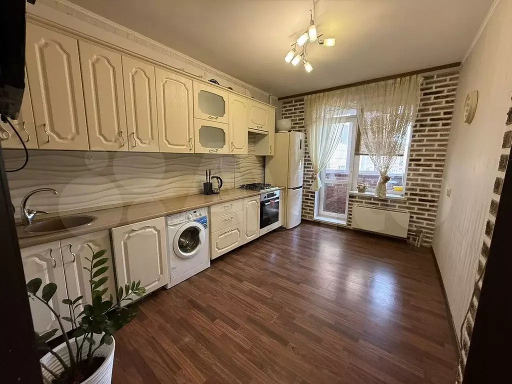 1-к. квартира, 45 м, 7/16 эт. - Фото 0