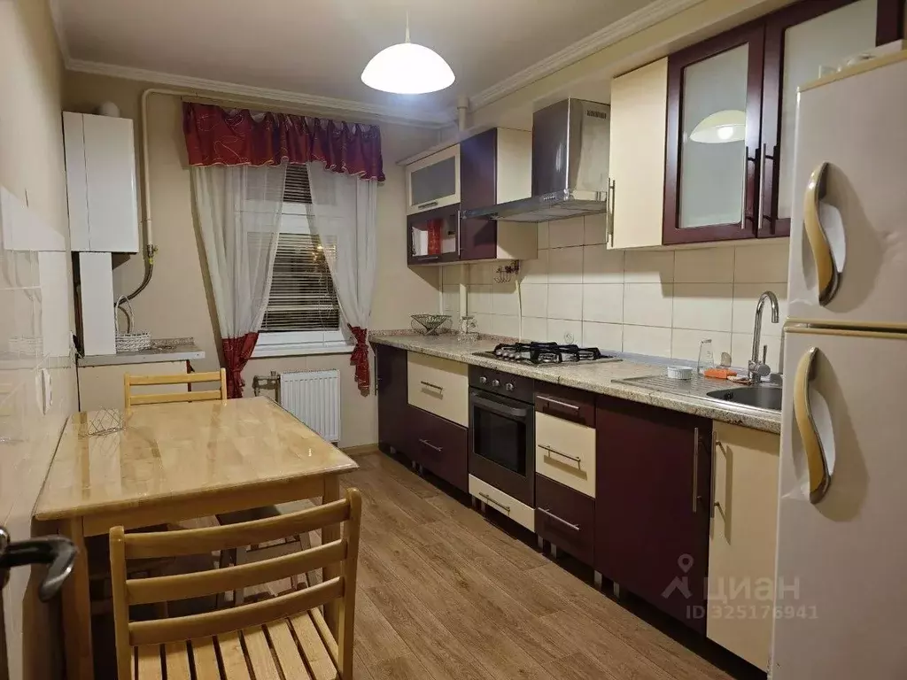 2-к кв. Севастополь ул. Хрусталева, 183 (63.0 м) - Фото 1