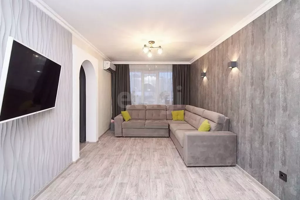 3-к кв. Тюменская область, Тюмень ул. Домостроителей, 18 (64.9 м) - Фото 1