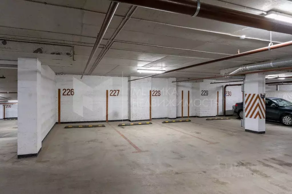 Гараж в Тюменская область, Тюмень ул. Тимофея Чаркова, 89 (13 м) - Фото 1