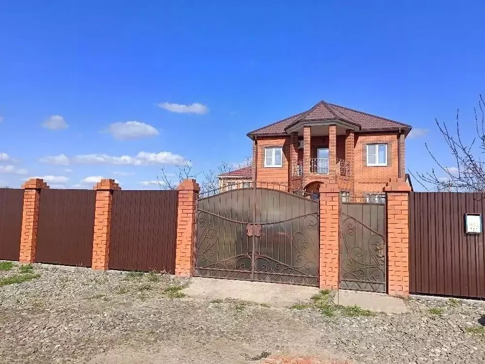 Дом в Астраханская область, Астрахань Саранская ул., 2Д (200 м) - Фото 2