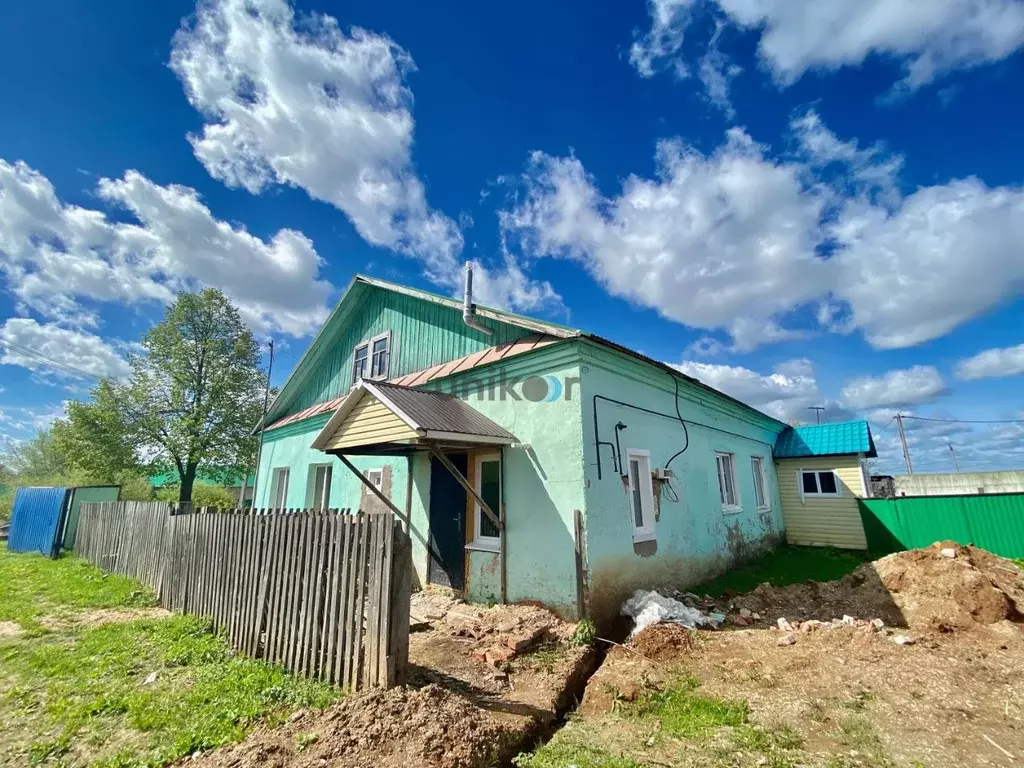 Дом в Башкортостан, Нуримановский район, Красногорский сельсовет, с. ... - Фото 0