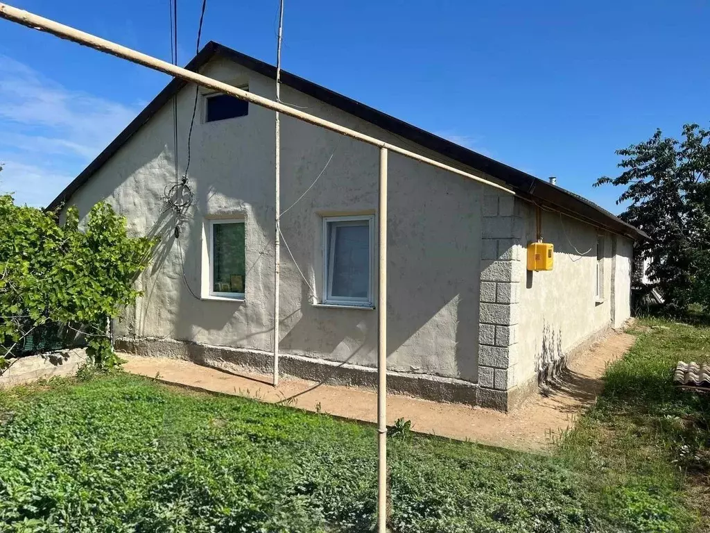 Дом в Крым, Сакский район, с. Воробьево ул. Нижняя (65 м) - Фото 1