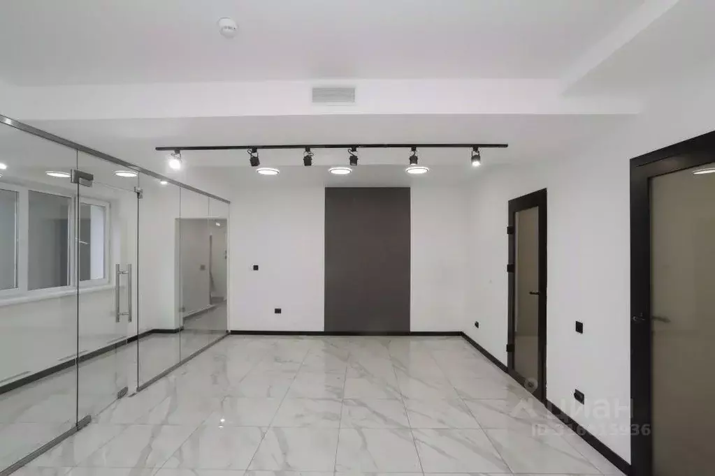 Помещение свободного назначения в Иркутская область, Иркутск ул. ... - Фото 1