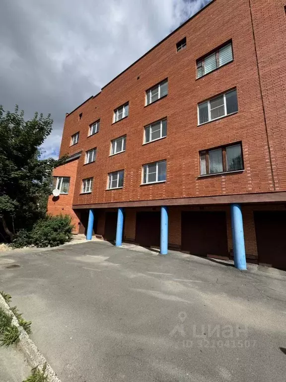 Гараж в Карелия, Петрозаводск ул. Варламова, 13 (19 м) - Фото 0