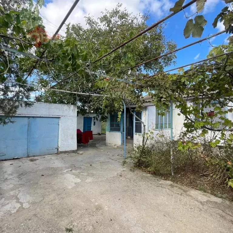 Дом в Крым, Сакский район, с. Вересаево ул. Гвардейская, 10 (75 м) - Фото 1