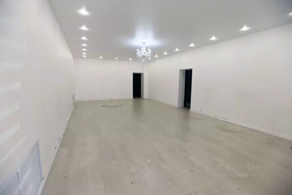 Помещение свободного назначения в Омская область, Омск ул. 70 лет ... - Фото 1