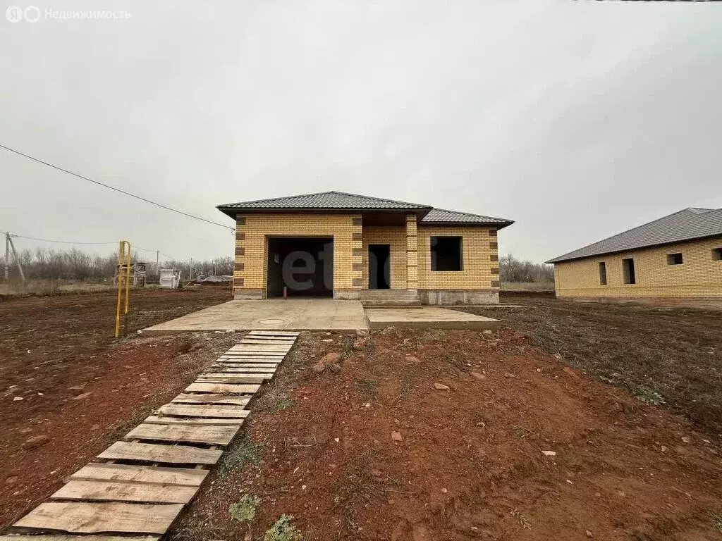 Дом в Оренбургский район, посёлок Соловьёвка, Просторная улица (135 м) - Фото 2