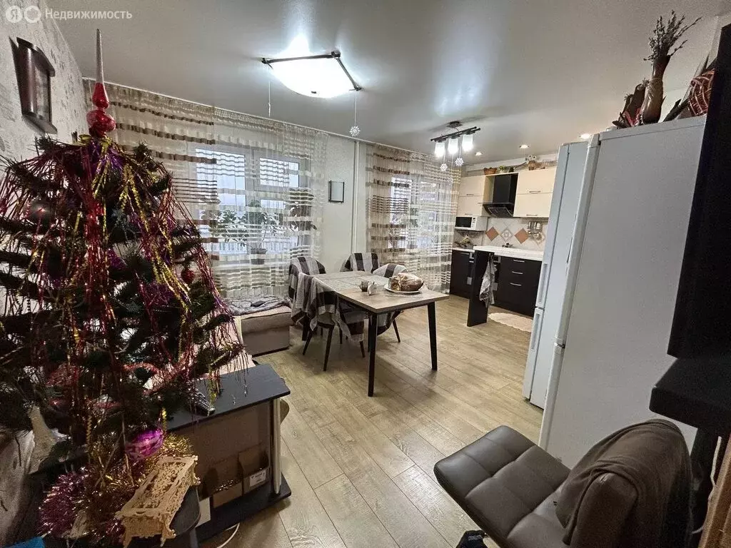 3-комнатная квартира: Красноярск, улица Дубровинского, 43 (72.9 м) - Фото 1