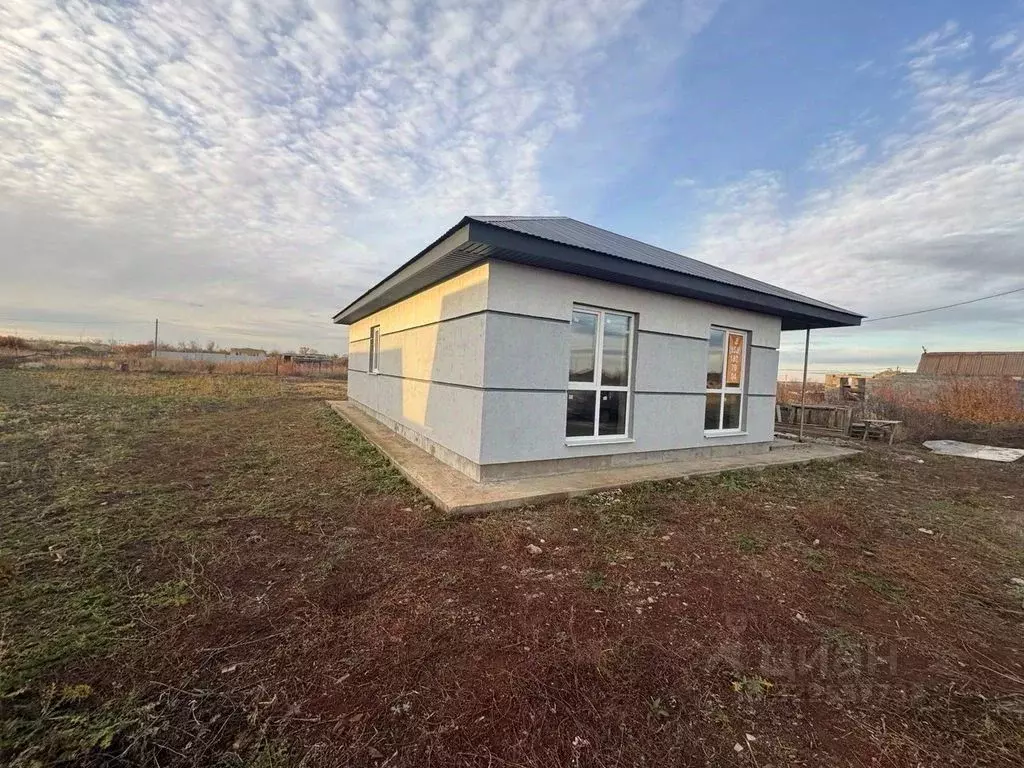 Дом в Оренбургская область, Оренбургский район, Нежинский сельсовет, ... - Фото 1