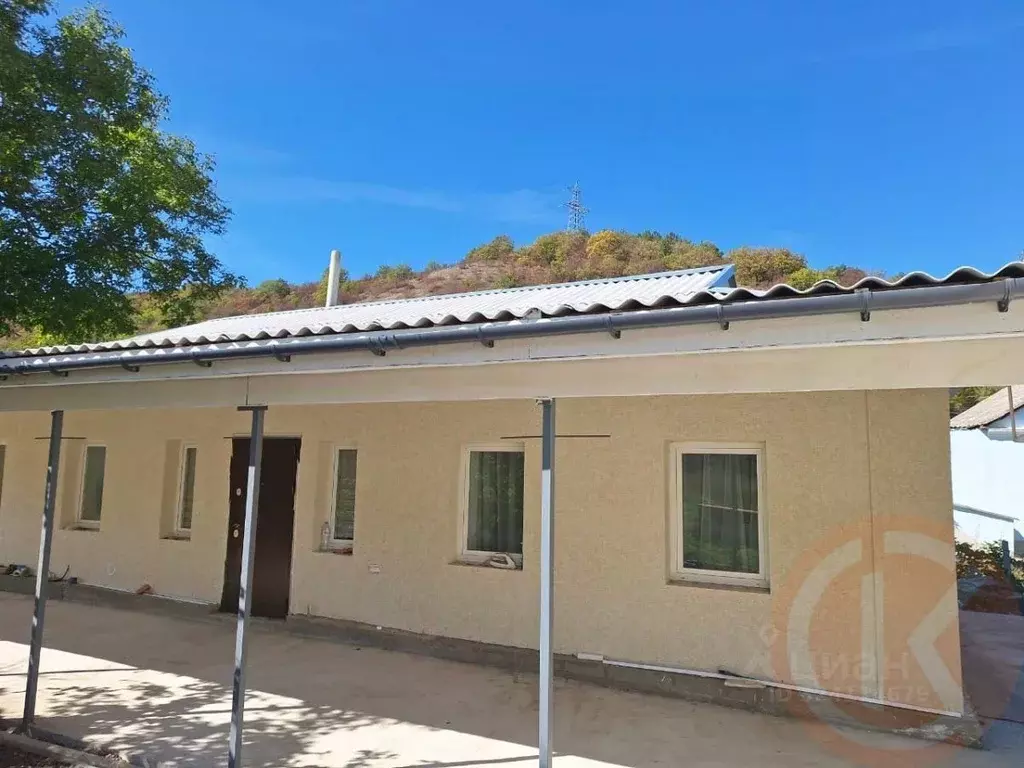 Дом в Крым, Симферопольский район, Добровское с/пос, с. Андрусово ул. ... - Фото 1